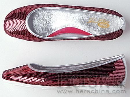 低跟 平跟當?shù)溃炫贻p5歲
